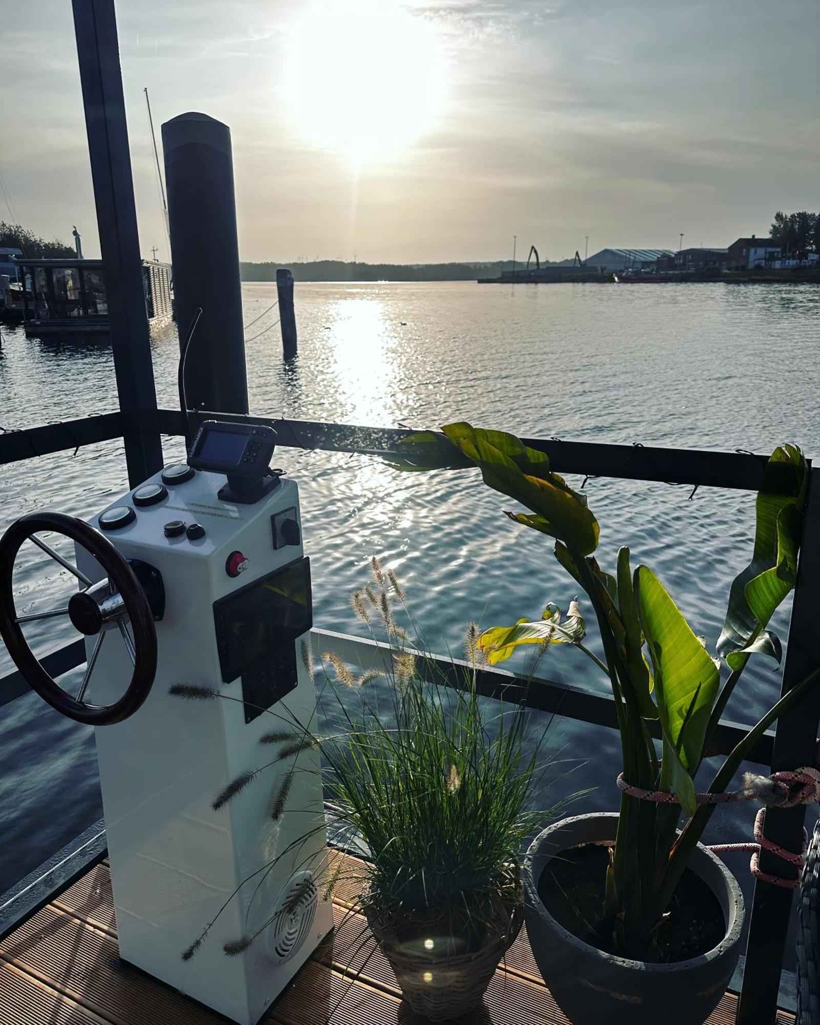 Premium Hausboot Trave Traum Appartement Lübeck Buitenkant foto