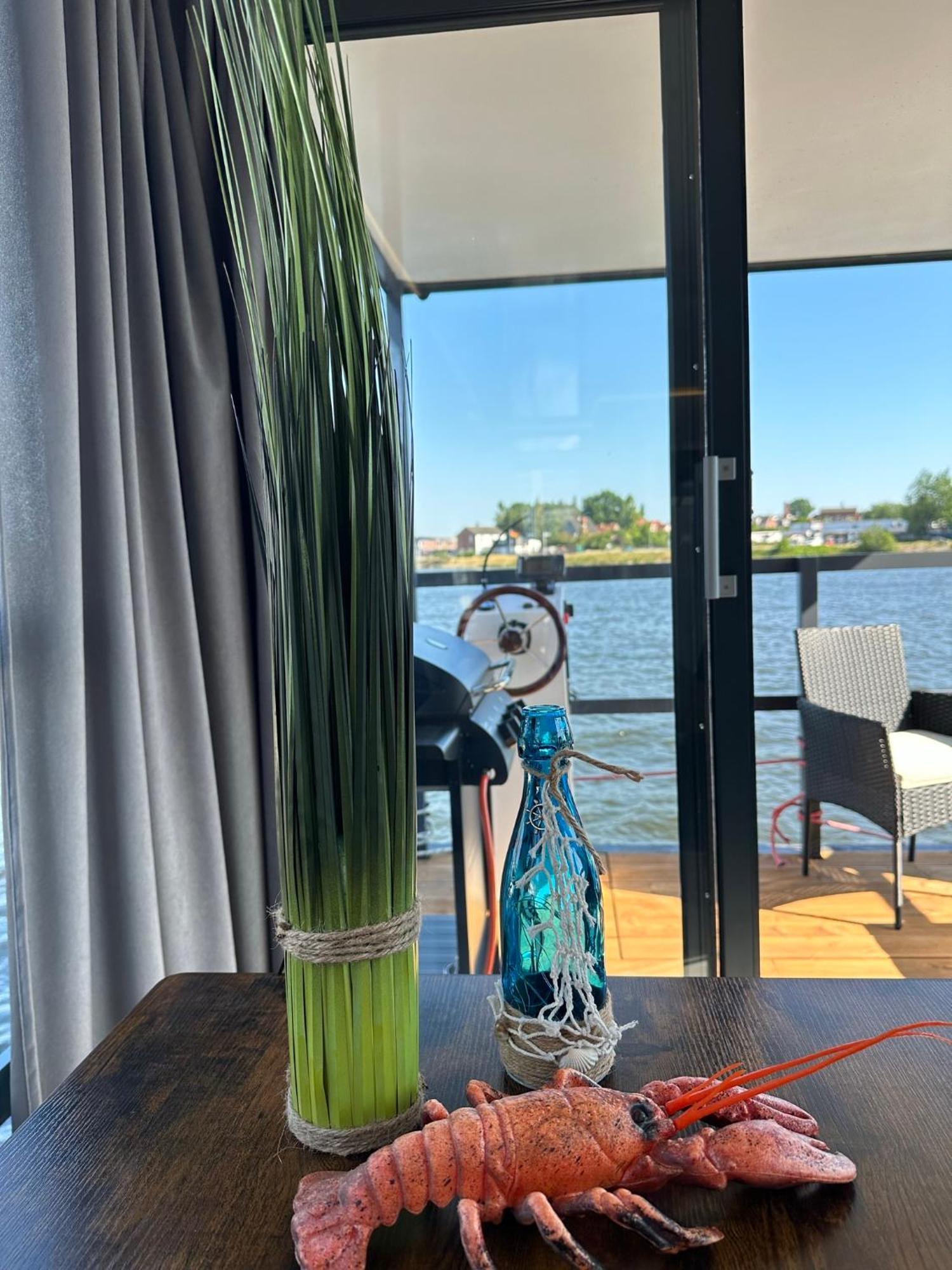 Premium Hausboot Trave Traum Appartement Lübeck Buitenkant foto