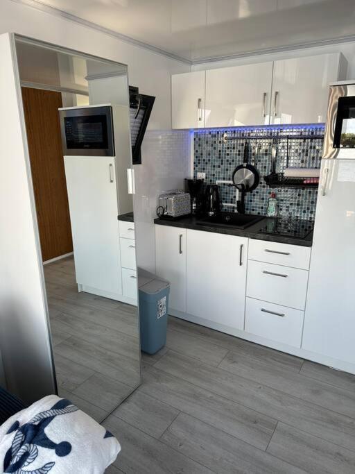 Premium Hausboot Trave Traum Appartement Lübeck Buitenkant foto